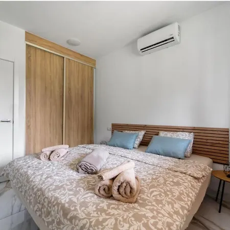 Casa Maria At Parrot At Carihuela *