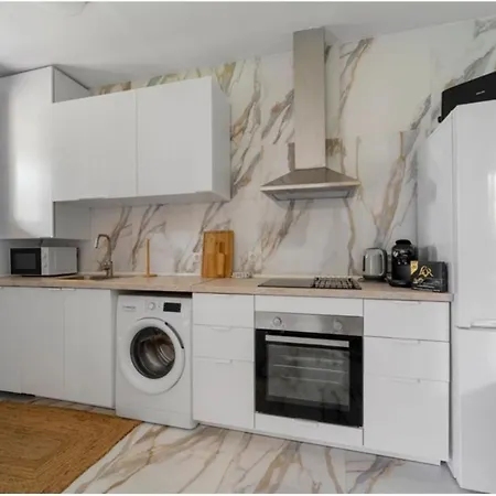 Casa Maria At Parrot At Carihuela * Торремолинос