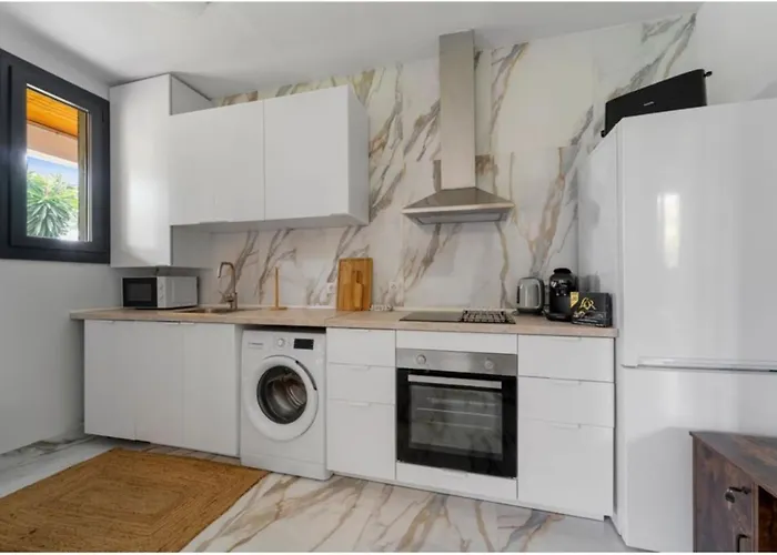 Casa Maria At Parrot At Carihuela * Торремолинос