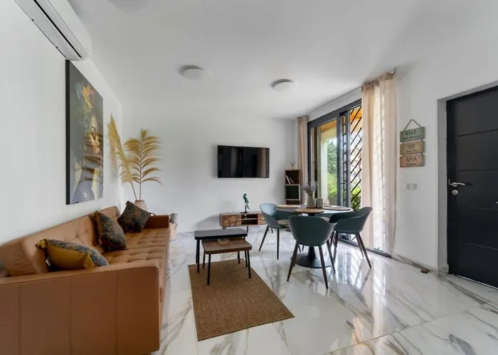 Casa Maria At Parrot At Carihuela